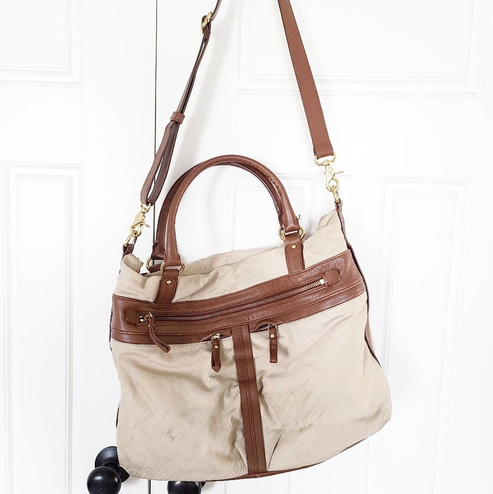 8/12 BANANA REPUBLIC COMPUTER BAG